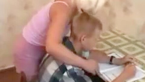 Russische Mutter und junior-Liebhaber - free porn video