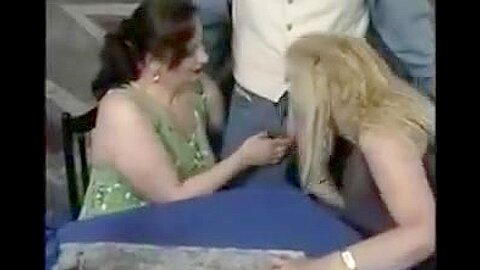 Kerl fickt 2 geile reife milfs - free porn video