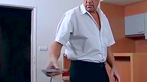 Krankenschwester hilft beim spritzen - free porn video