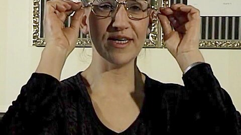 Oma zeigt wo es lang geht - free porn video