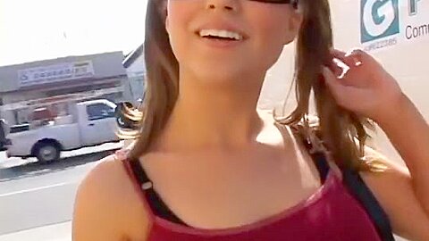 Schöne Brünette Studentin in MMF Dreier - free porn video