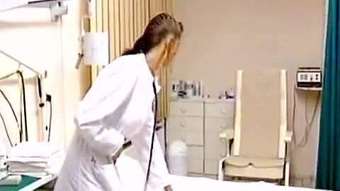 Dr F.Otze: Geile Arztpeaxis - free porn video