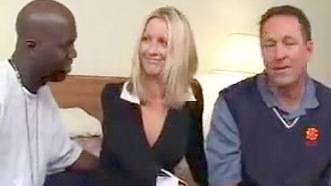 Ehemann beobachtet, wie Frau gangbang bekommt - free porn video