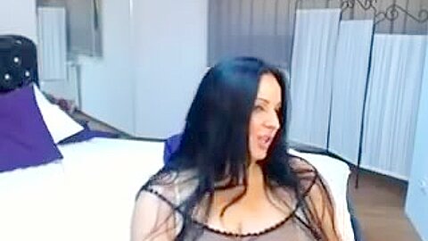 Cam girl video zeigt ein bbw arabisches Küken mit großen Titten - free porn video
