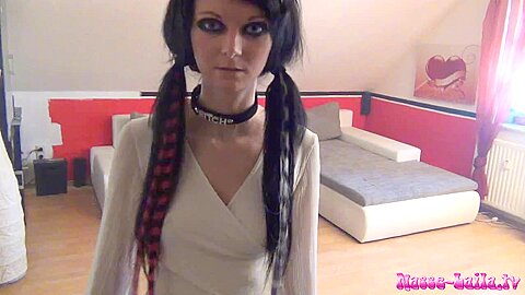 Freche Emo Schlampe hart gefickt - free porn video