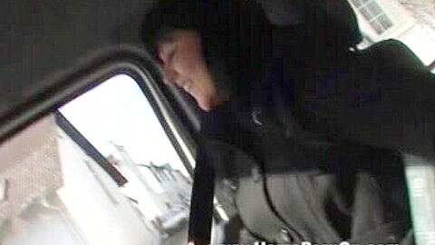 Schuechterne Sandra zum Blasen ueberredet - free porn video
