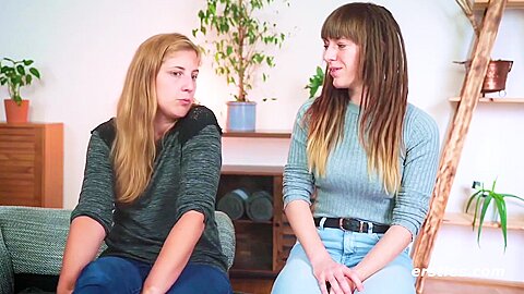 Zwei Saarlanderinnen Nicky Und Kate Beim Spiel Mit Heibem Sextoy - free porn video