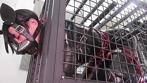 Femdom Latex Dominanz mit Spritzorgasmus - free porn video