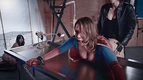 Lederbekleidete Femmes dominieren in Hardcore-Bondage-Szene - free porn video