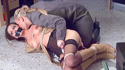 Femdom Stiefel Gesicht Fick und Massager Spiel - free porn video