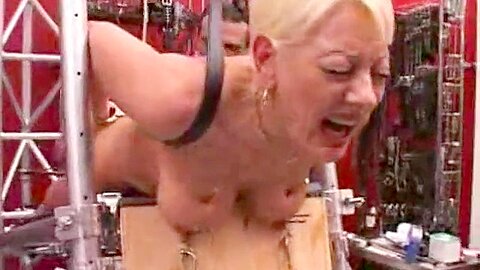 Blonde Frau gefesselt und durchbohrt in hardcore Szene - free porn video