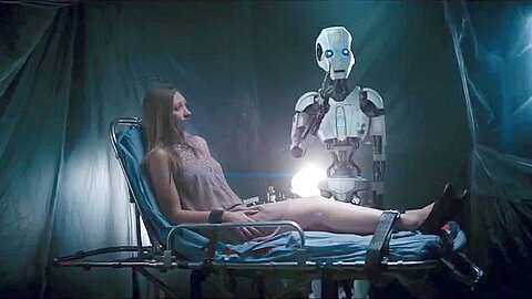 Robot verletzt gebundene Frau in medizinischer Szene - free porn video