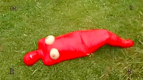 Outdoor Latex-Dominanzszene mit Seilspiel - free porn video
