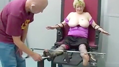 BBW Bondage Kitzel *** Szene mit großen Brüsten - free porn video