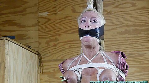 Gefesselte Frau schreit während grober Schwanzfick - free porn video