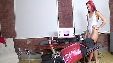 Rote Haare Reiten Gebundener Mann Für Grobe Blowjob-Szene - free porn video