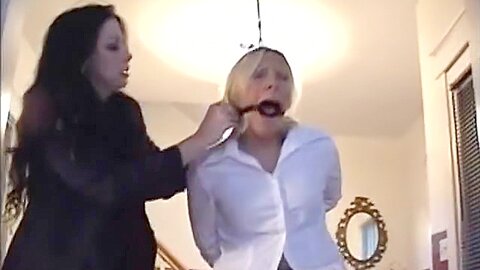 Blonde Frau erhält harte Ohrfeigen und Sex - free porn video