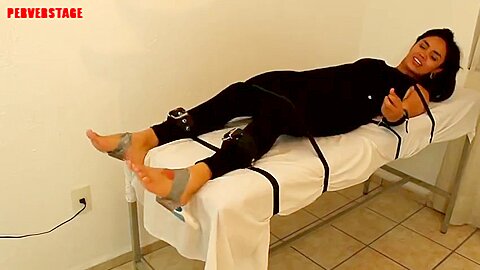 Fußfetisch-Dominanzspiel mit Bondage-Spiel - free porn video