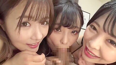 Heiße Mädchen lecken Schwanz und reiben ihre Vaginas zusammen - free porn video