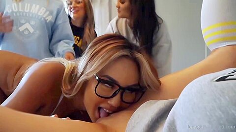 Amateur Brünette Gruppenorgie Bettensex Szene - free porn video