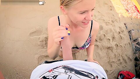 Amateur blonde Blowjob am Strand - free porn video