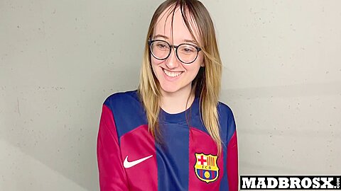 Heiße katalanische Frau fickt hart auf der Treppe - free porn video